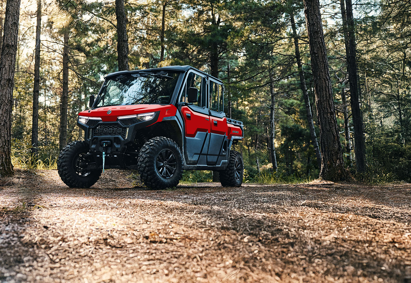U10 PRO XL Highland Edition in Bordeaux Red on a forest trail